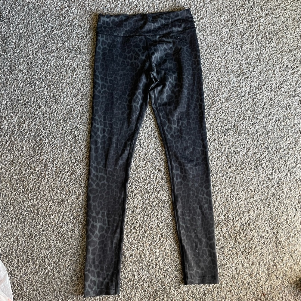 cheetah leopard print gray and black leggings
